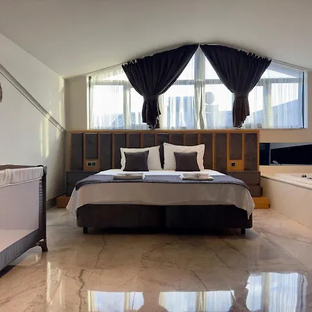 Willa Sehir Merkezinde, Oezel Havuzlu, Saunali, Jakuzili, Tuerk Hamamli Ve Barbekuelue Muestakil Fethiye