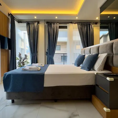 Sehir Merkezinde, Oezel Havuzlu, Saunali, Jakuzili, Tuerk Hamamli Ve Barbekuelue Muestakil Villa Fethiye