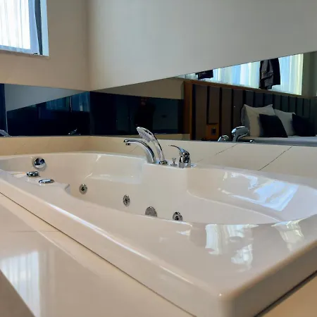 Burberry&sauna Whirlpool Turkish Bath Pool Bbq Βίλα *