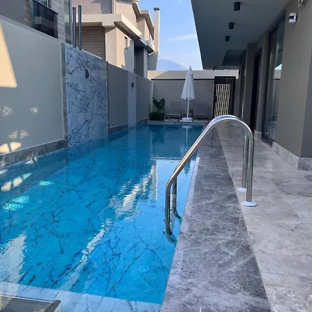 Sehir Merkezinde, Oezel Havuzlu, Saunali, Jakuzili, Tuerk Hamamli Ve Barbekuelue Muestakil * Fethiye